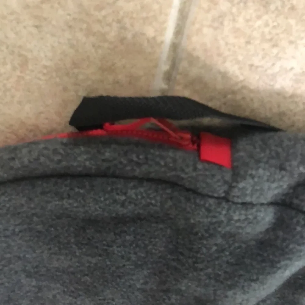 Fully lined suit bag soft gray fleece w/red zipper